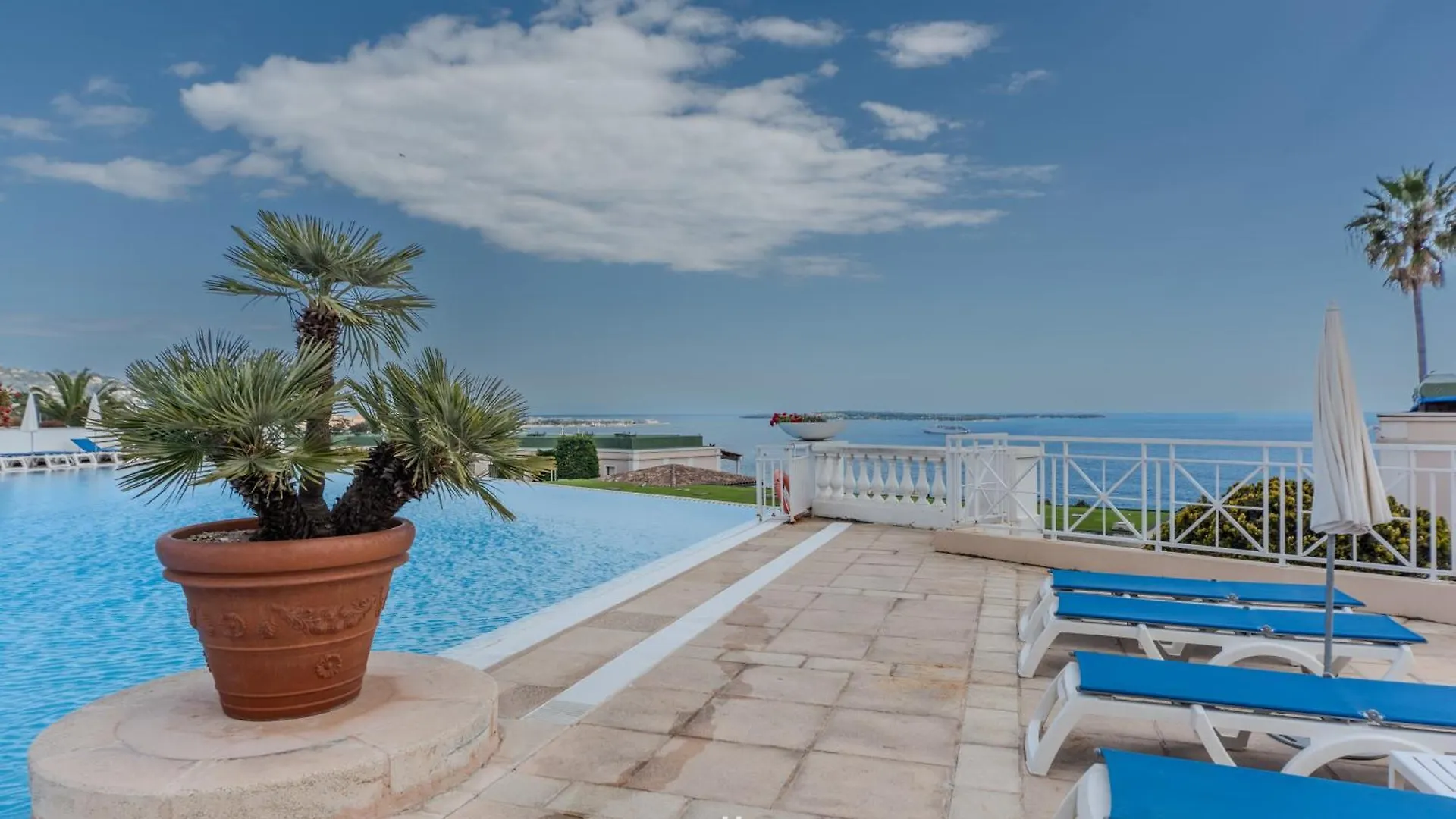 Un Studio De Charme Vue Mer & Piscine D'Exception Cannes