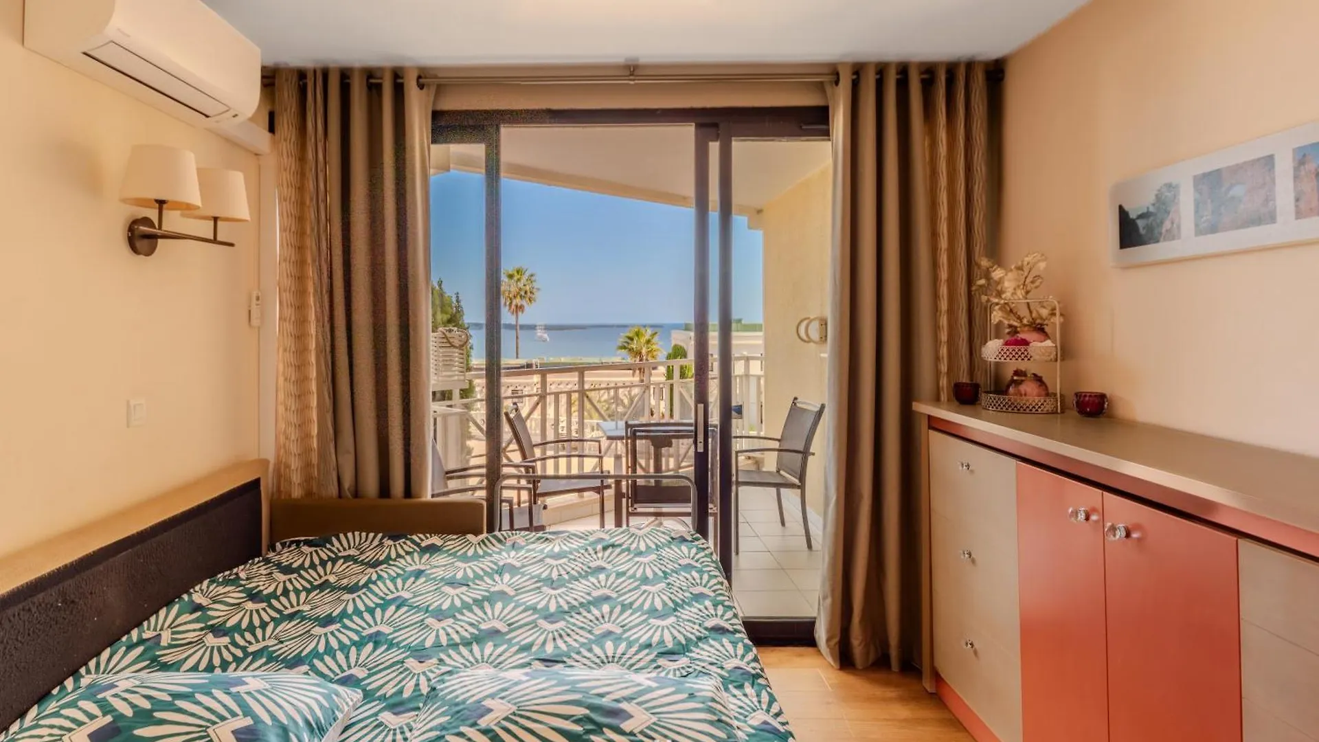 Apartment Un Studio De Charme Vue Mer & Piscine D'Exception France