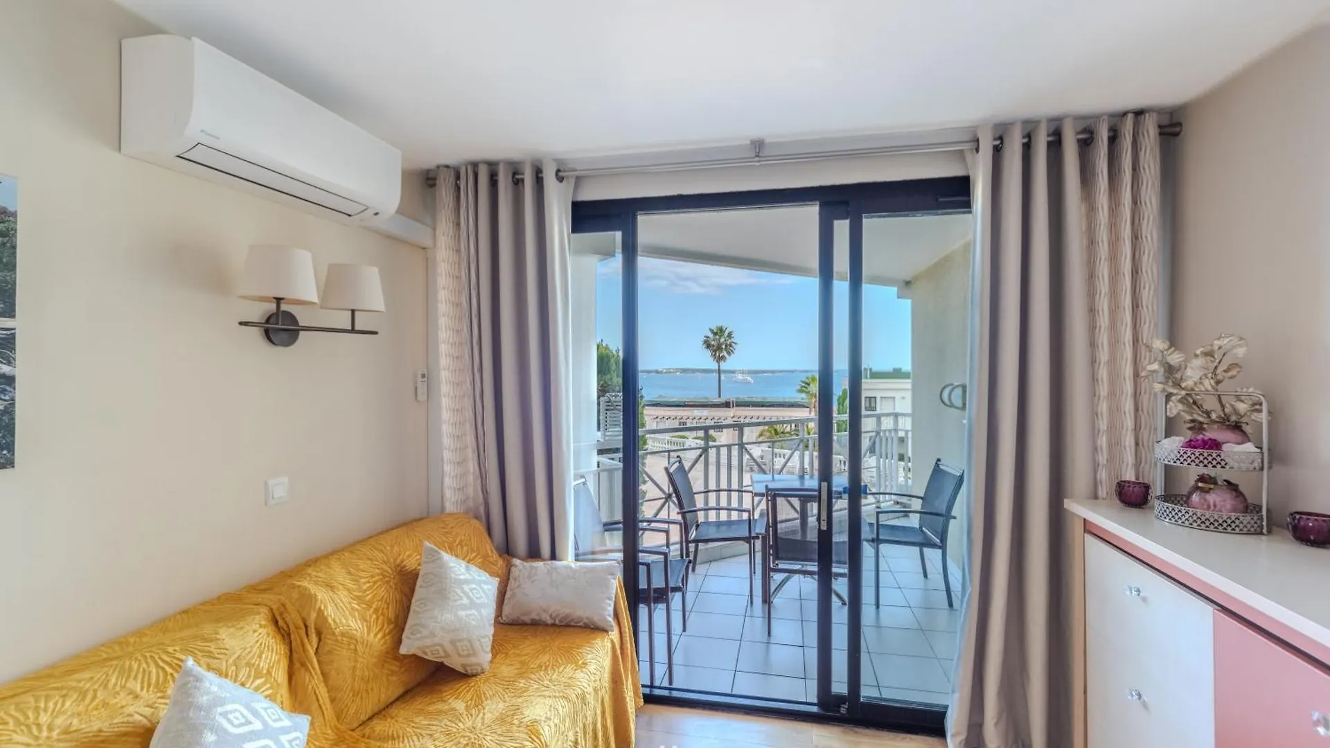 Un Studio De Charme Vue Mer & Piscine D'Exception 0*, Cannes