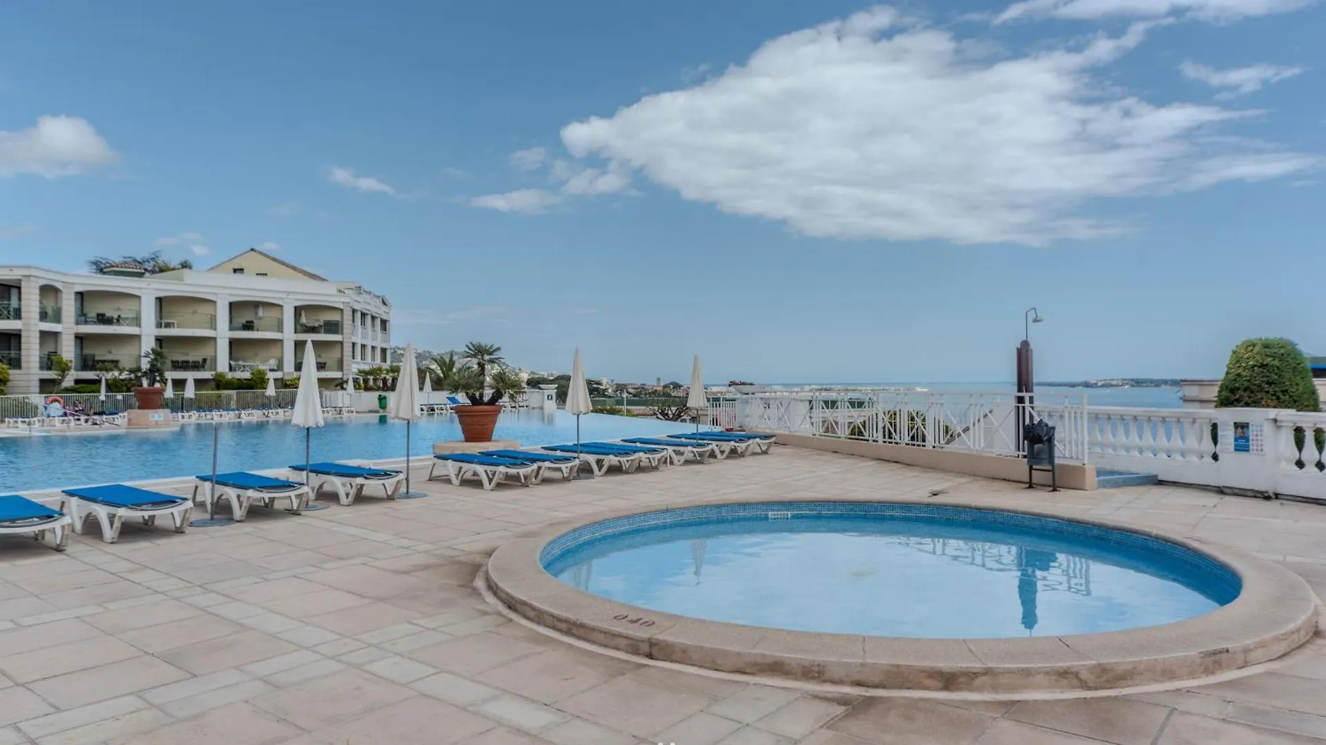 Un Studio De Charme Vue Mer & Piscine D'Exception 0*, Cannes France