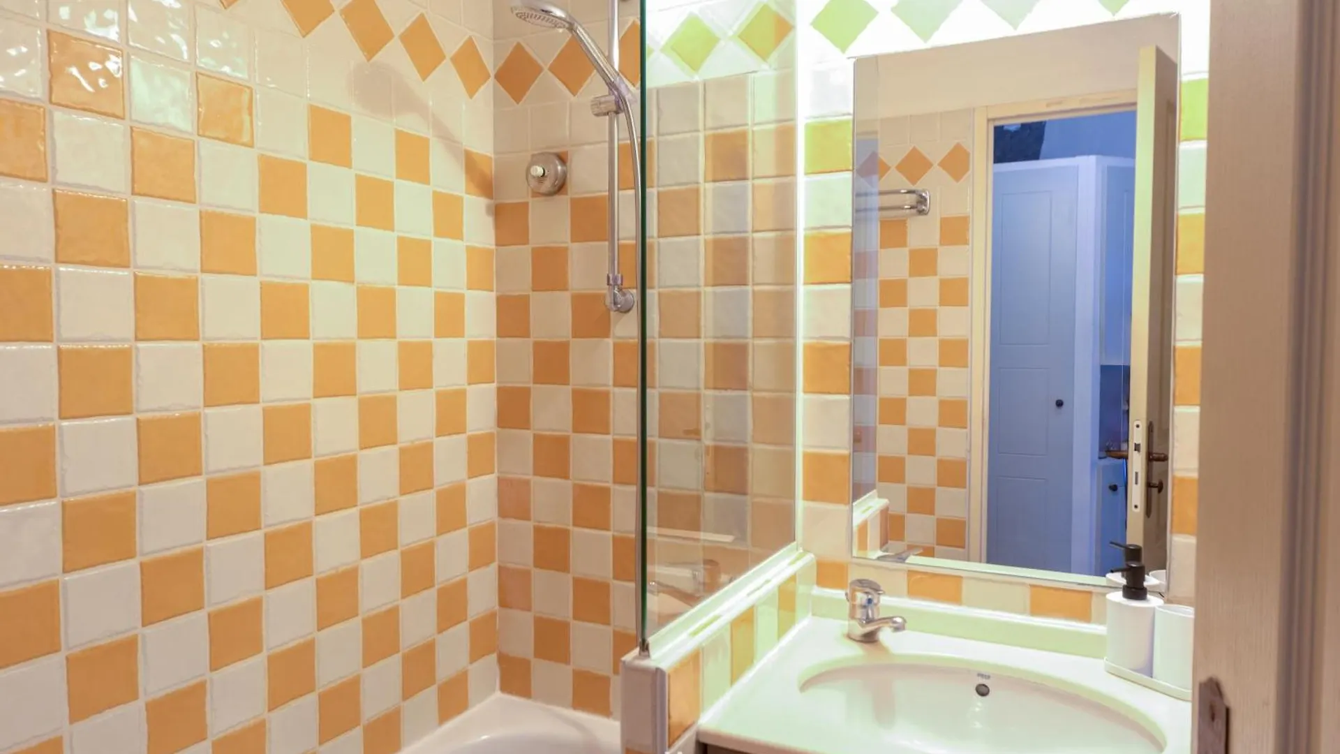 Un Studio De Charme Vue Mer & Piscine D'Exception Apartment