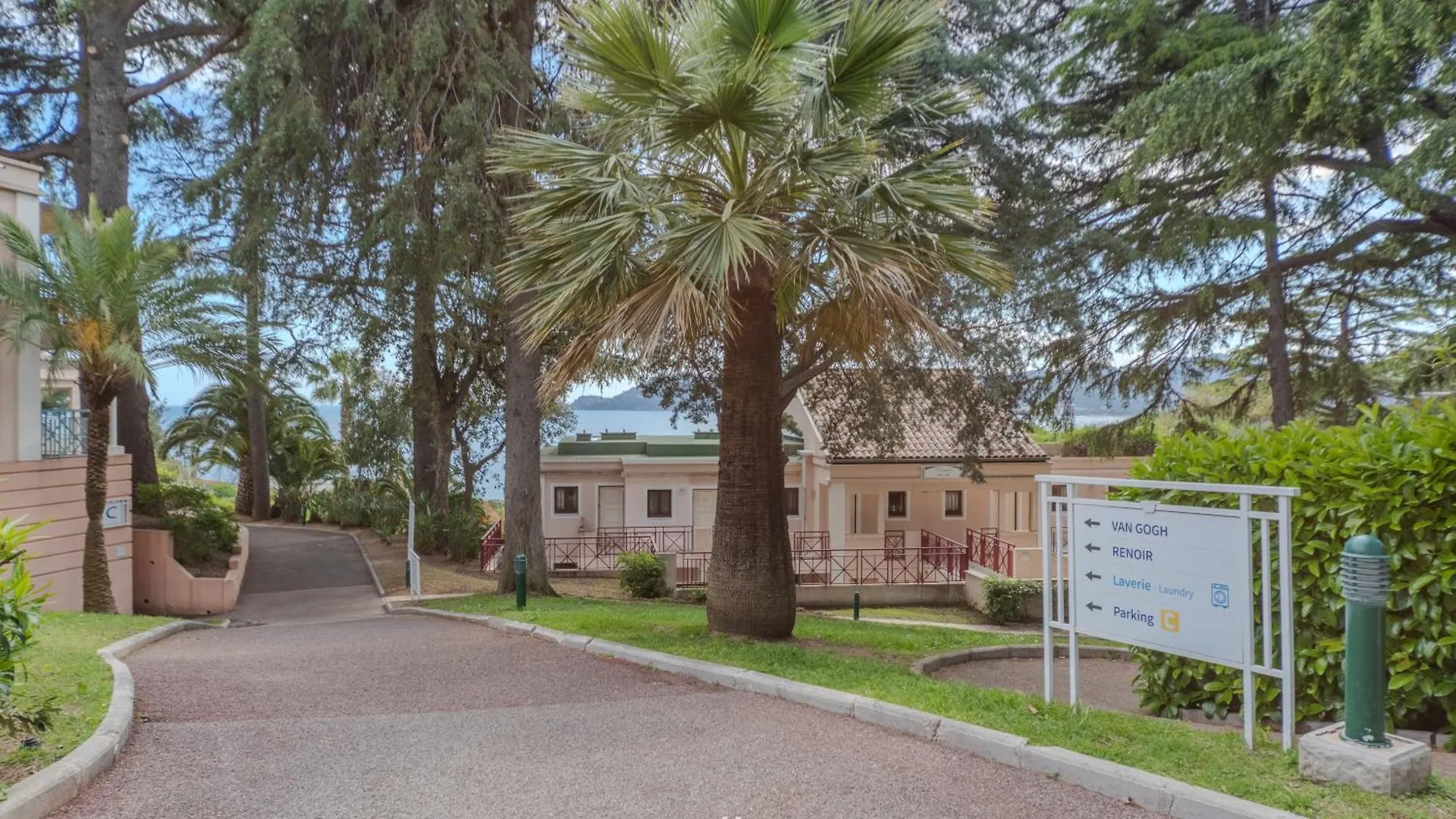 Un Studio De Charme Vue Mer & Piscine D'Exception Cannes