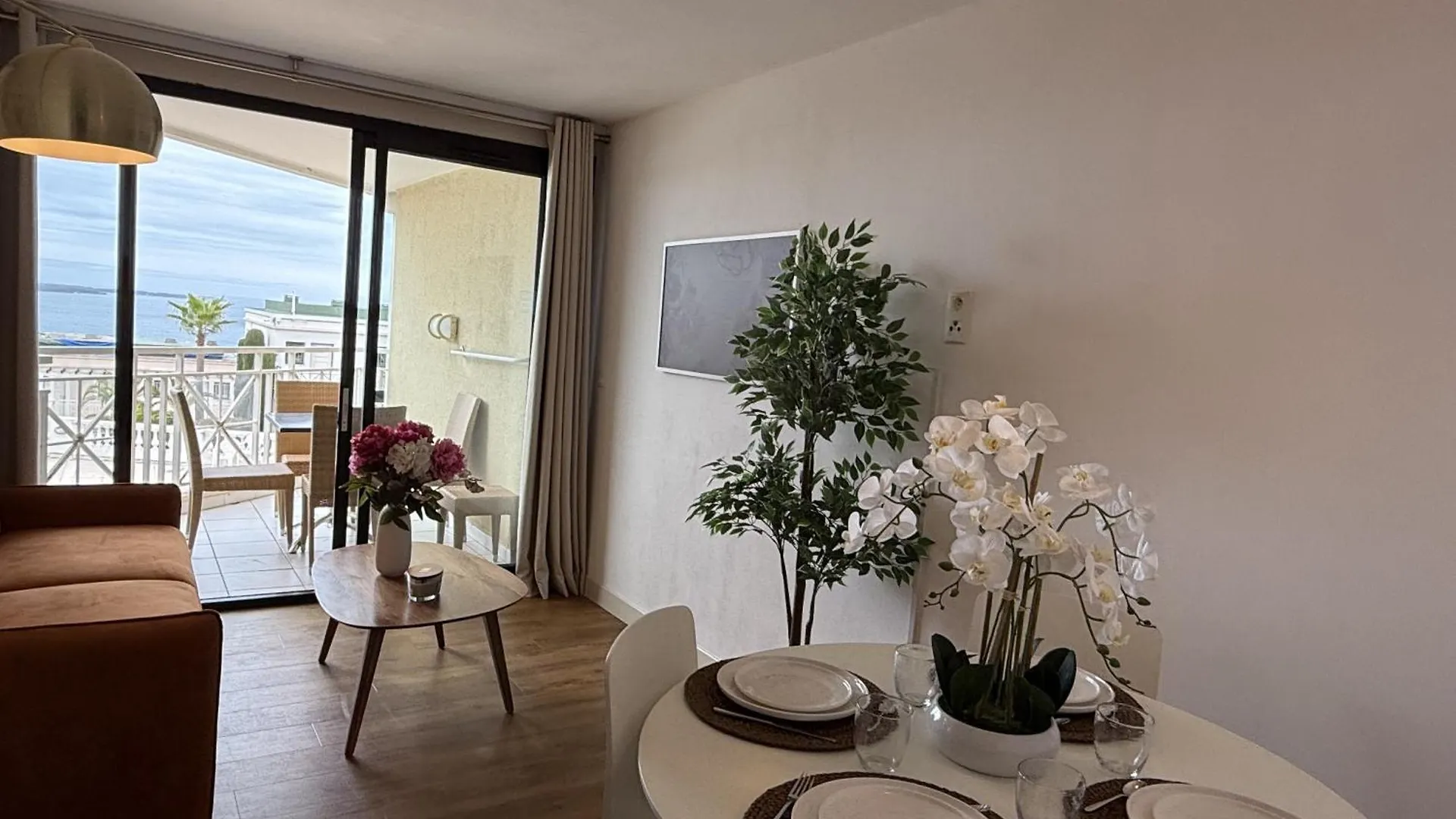 Un Studio De Charme Vue Mer & Piscine D'Exception France