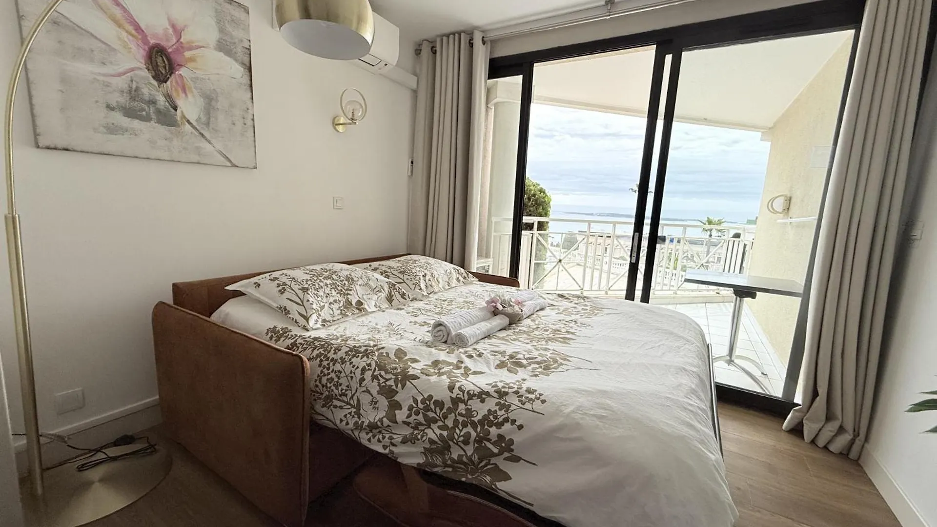 Un Studio De Charme Vue Mer & Piscine D'Exception 0*, Cannes