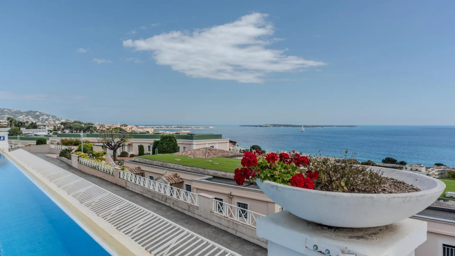 Un Studio De Charme Vue Mer & Piscine D'Exception France